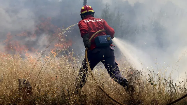 
                    Combate a incêndio a 