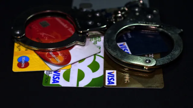 PJ detÃ©m dois homens por fraude com cartÃµes bancÃ¡rios