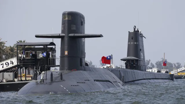 
                    1.º submarino desenvolvido por Taiwan será entregue na 2.ª metade do ano
                