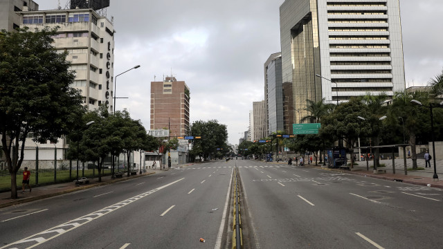Calma tensa na Venezuela um dia após ataque dos EUA e queda de Maduro