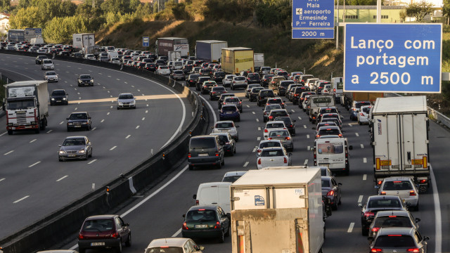 UE desiste de proibir motores de combustão a partir de 2035