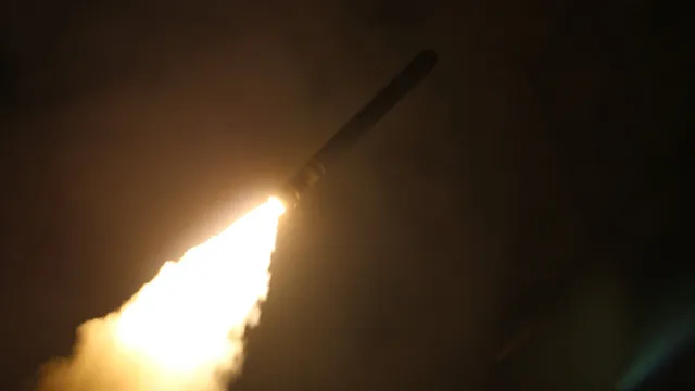 
                    EUA aceleram produção de mísseis Tomahawk com contrato histórico
                