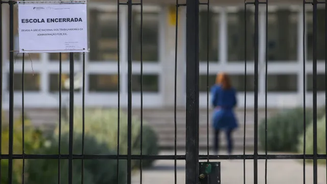 
                    Federação sindical diz que greve do pessoal não docente ronda os 50%
                