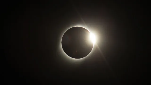 De olhos no cÃ©u! Portugal verÃ¡ eclipse total do Sol (1.Âª vez desde 1912)