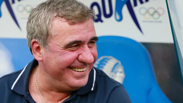 
                    Gheorghe Hagi sucede a Lucescu no comando da seleção da Roménia
                