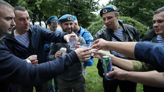 
                    Preço da vodka na Rússia sobe 12% desde início do ano
                