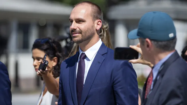 
                    STF condena Eduardo Bolsonaro por interferência em julgamento
                