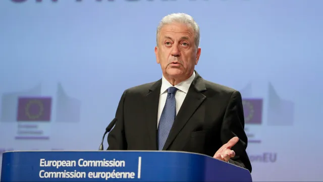 
                    Bélgica emite mandado contra ex-comissário europeu
                