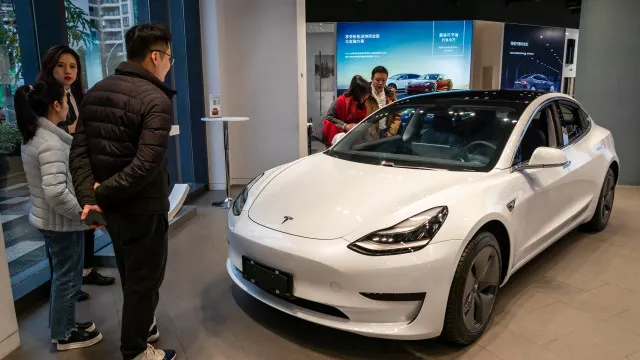 
                    Tesla e rivais recolhem mais de quatro milhões de veículos na China 
                