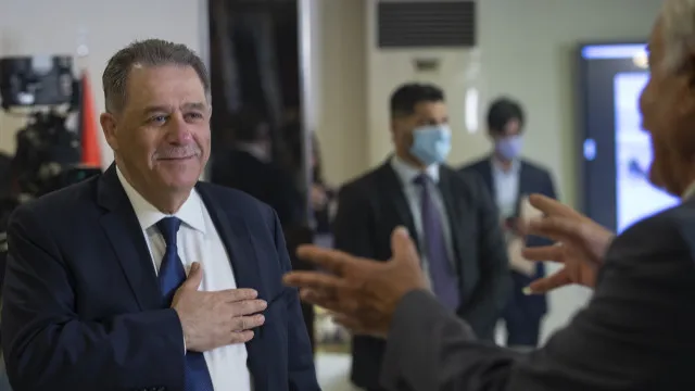 
                    Líbano detém ex-embaixador palestiniano em Beirute por corrupção
                