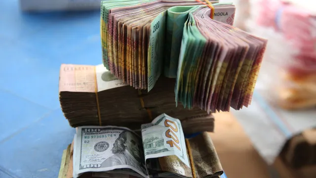 
                    Poupança nacional de Angola cai para mínimo de cinco anos em 2025
                