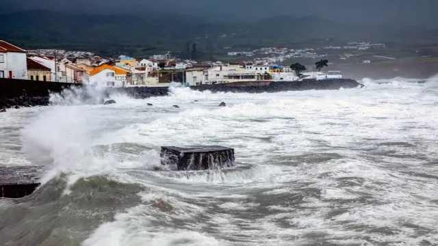 Mau tempo: 67 pessoas retiradas de parque de campismo na ilha Terceira
