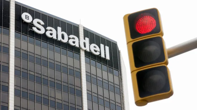 
                    Banco Sabadell diminui lucros em 0,5% no primeiro semestre
                