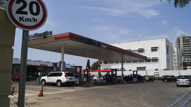 
                    Litro de gasóleo vai subir em Moçambique em 45,5% e gasolina em 12,1%
                