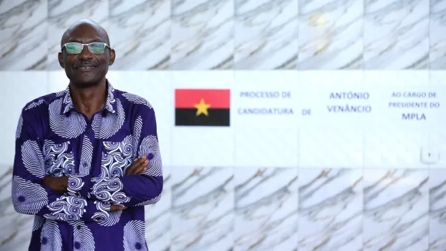 
                    Pré-candidato à liderança do MPLA admite integrar outro partido
                