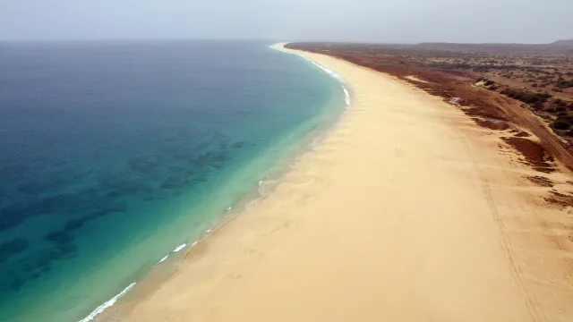 
                    Municípios cabo-verdianos vão criar rede nacional para proteção do oceano
                
