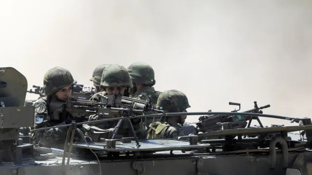 PSD e CDS propõem voluntariado "cívico-militar" com pagamento de 439€