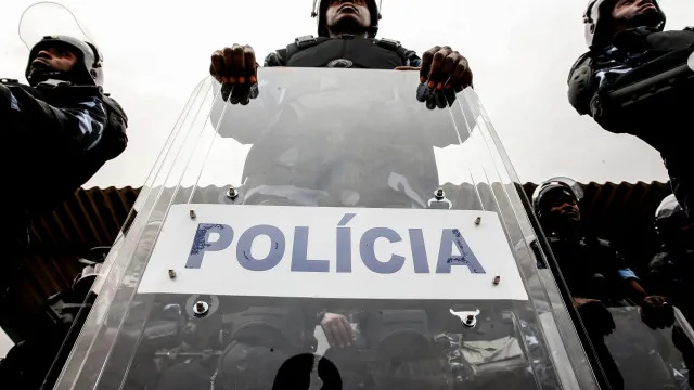 
                    Sindicato denuncia repressão policial e detenções de grevistas em Luanda
                