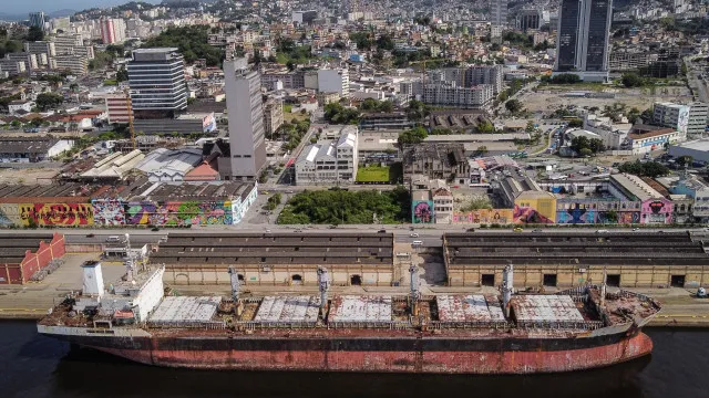 
                    Autoridades brasileiras desarticulam esquema de corrupção no Rio
                