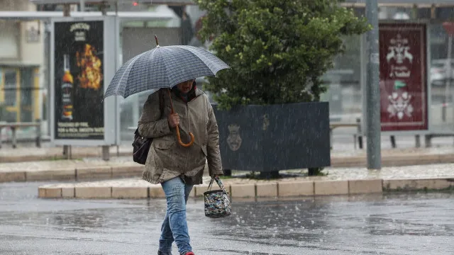 
                    Onze distritos do norte e centro sob aviso amarelo devido à chuva: Quais?
                