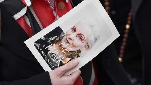 
                    Peças da estilista britânica Vivienne Westwood chegam a Macau
                