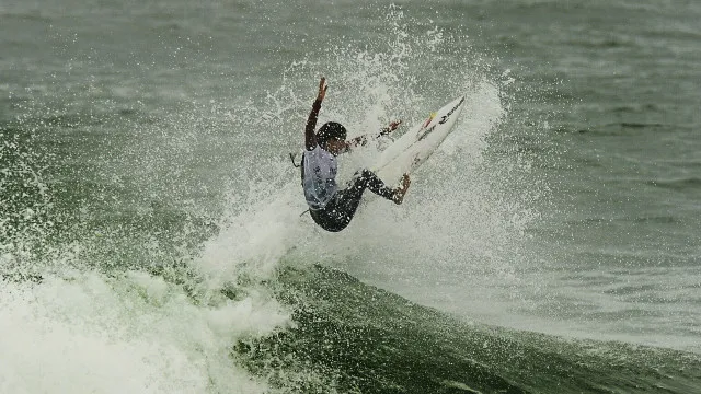 Teresa Bonvalot e Francisca Veselko na final do Ballito Pro
