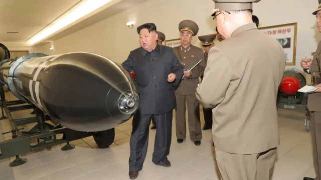 
                    Pyongyang? Nenhuma pressão fará com que deixe de ter armas nucleares
                