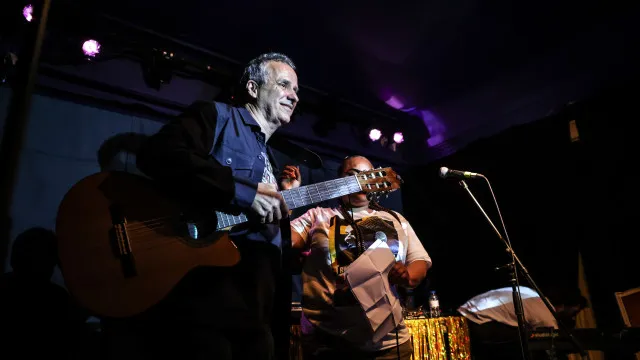 
                    Novo álbum de João Afonso realça importância da poesia em tempo de guerra
                