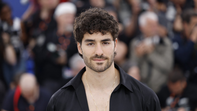 Ator português José Condessa em série brasileira para a Netflix