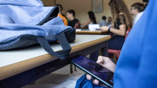 FranÃ§a: Liberdade de expressÃ£o trava veto Ã s redes sociais para crianÃ§as