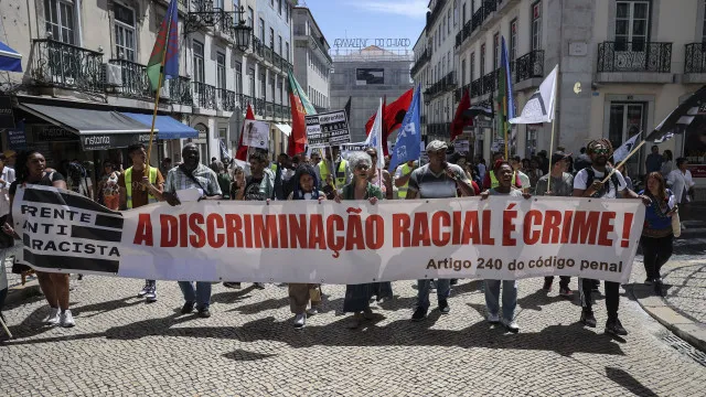 
                    Manifestações contra o racismo saem hoje à rua em Lisboa e no Porto
                