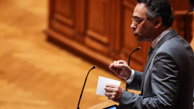 PS admite comissão de inquérito aos exames: "Se continuar assim..."