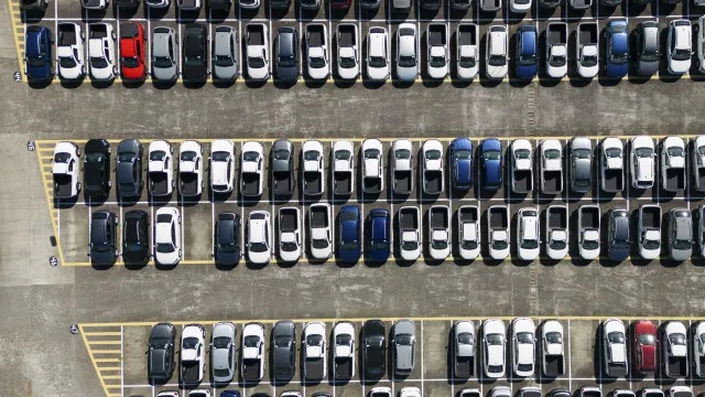 
                    Elétricos: Brasil mantém redução tarifária face à oposição de fabricantes
                