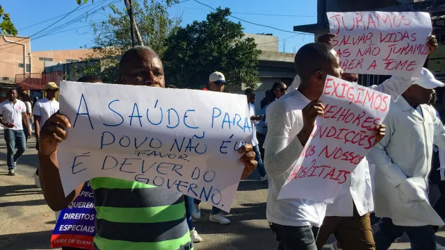 
                    Profissionais de saúde moçambicanos mantêm greve
                