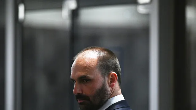 
                    PGR do Brasil pede condenação de Eduardo Bolsonaro por coação
                
