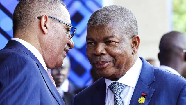 
                    Presidente angolano defende reforço de laços com São Tomé e Príncipe
                