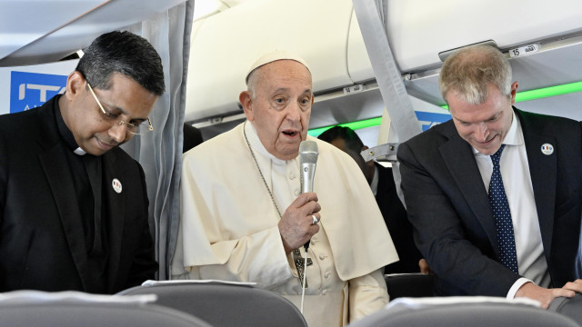 Papa Francisco alerta para "crueldade" de situação de migrantes em Itália