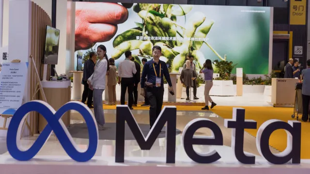 Bruxelas insta Meta a permitir utilização de assistentes de IA no WhatsApp