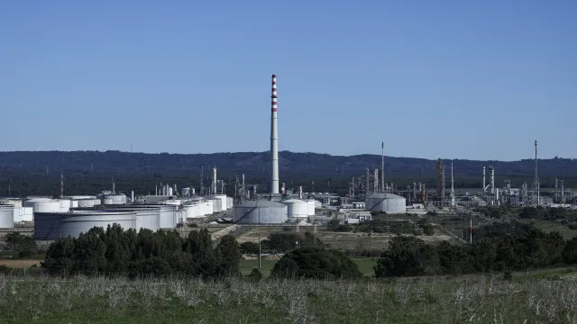 
                    Refinaria de Sines e TAP os mais poluentes em 2025
                