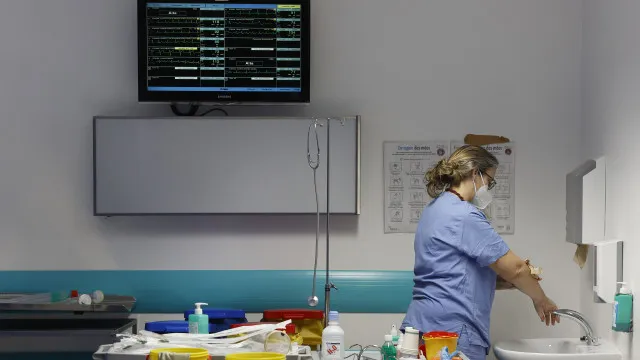 
                    Casos de violência contra profissionais do SNS sobem para 3.429 em 2025
                