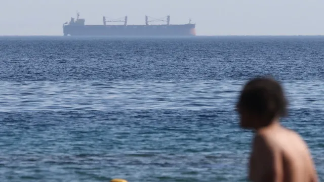 
                    Navio de carga denuncia ataque no mar Vermelho ao largo da costa do Iémen
                