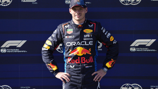 Max Verstappen conquista 'pole' em Imola e homenageia Ayrton Senna