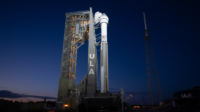 Starliner da Boeing regressa à Terra sem astronautas levados para Espaço