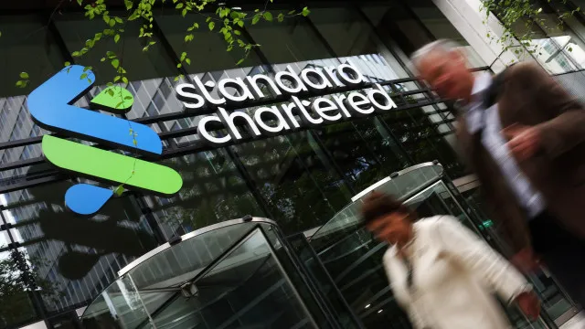 
                    Banco Standard Chartered prevê eliminar milhares de empregos até 2030
                