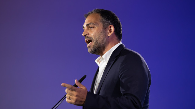 Duarte Cordeiro não é candidato a líder do PS mas quer solução de unidade