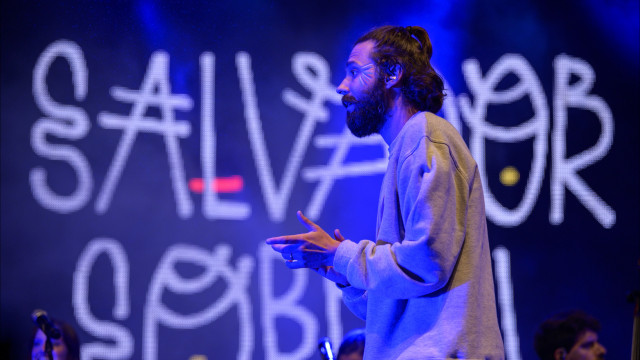 Salvador Sobral sai do Spotify contra exploração, indústria de guerra e IA