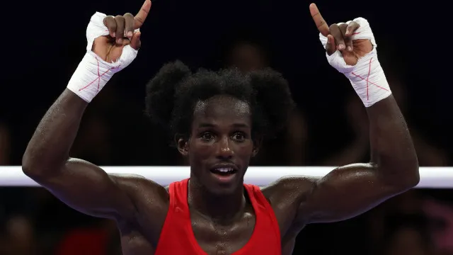 Cabo Verde condecora pugilista David de Pina