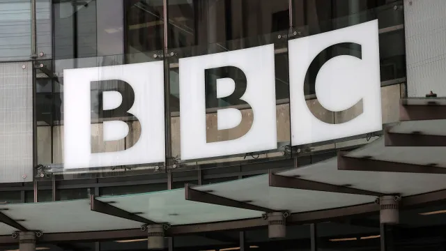 BBC vai eliminar 550 postos de trabalho até março de 2027