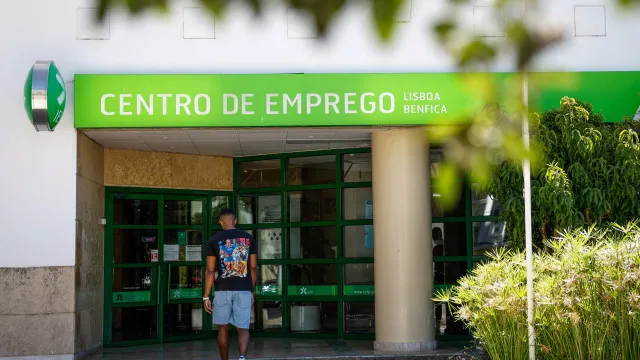 
                    Beneficiários de prestações de desemprego atinge mínimo de 3 anos
                