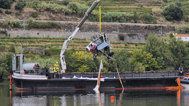 Investigação já ouviu testemunhas e piloto do helicóptero que caiu no Douro